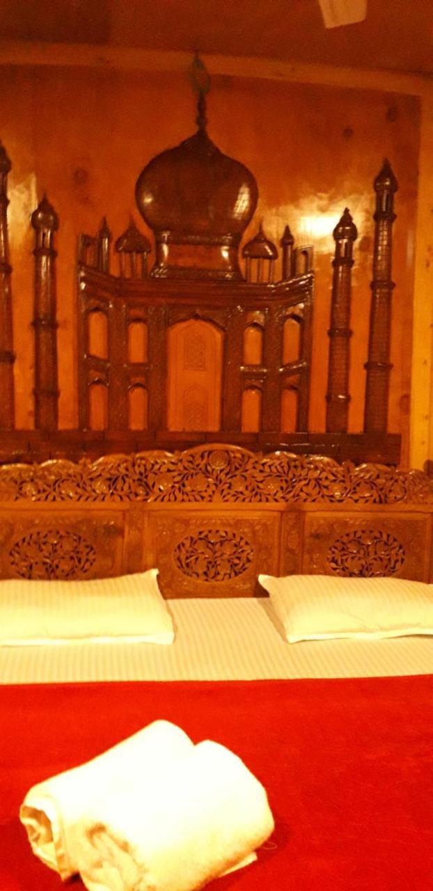 Umbrella Group Of House Boat Hotel Srīnagar Exterior foto
